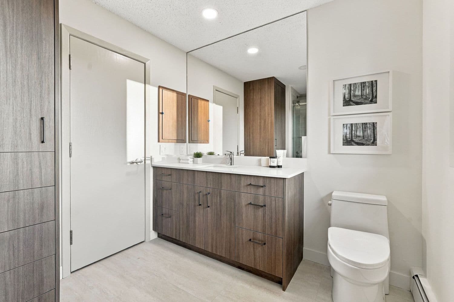 Salle de bain complète en noyer