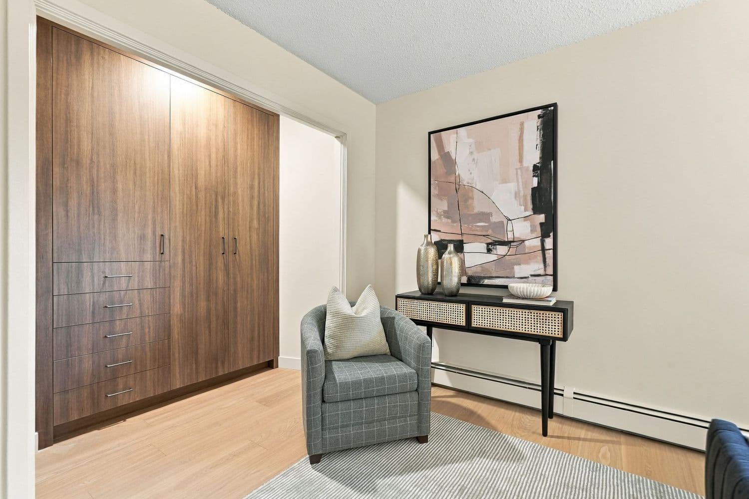 Chambre avec garde-robe intégrée